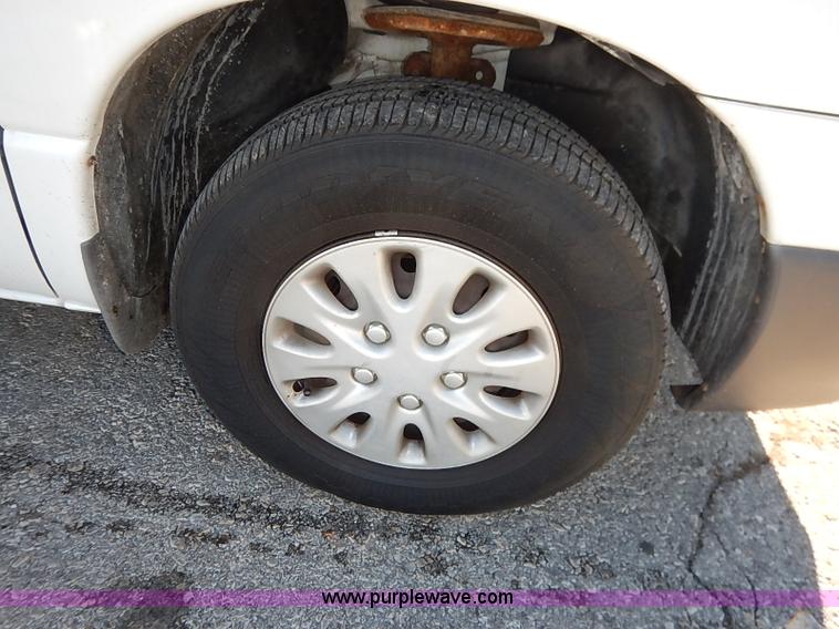 image for item I5245 2000 Chrysler Grand Voyager van