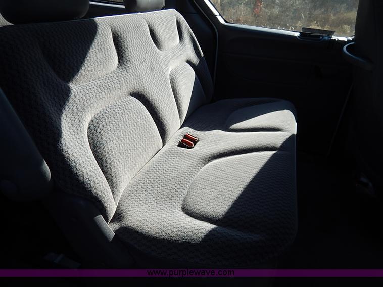 image for item I5245 2000 Chrysler Grand Voyager van