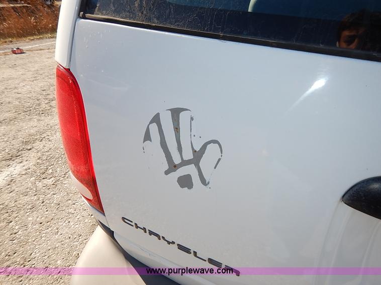 image for item I5245 2000 Chrysler Grand Voyager van