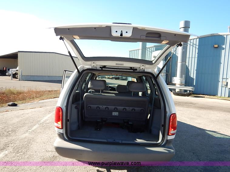 image for item I5245 2000 Chrysler Grand Voyager van