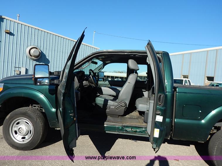 image for item I5249 2011 Ford F250 Super Duty XL SuperCab pickup truck
