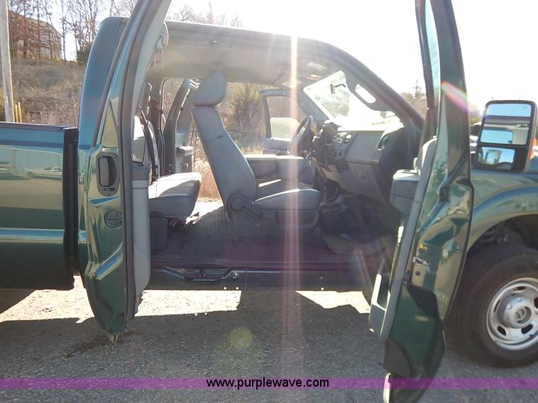 image for item I5249 2011 Ford F250 Super Duty XL SuperCab pickup truck