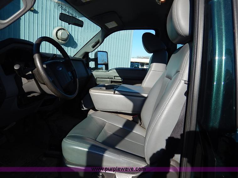 image for item I5250 2011 Ford F250 Super Duty XL pickup truck