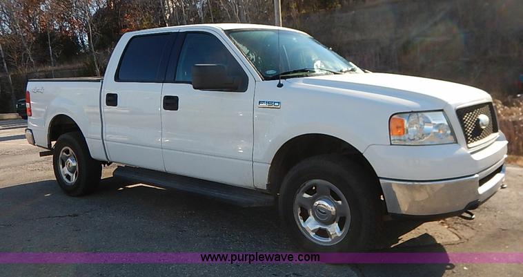 image for item I5251 2006 Ford F150 XLT SuperCrew pickup truck