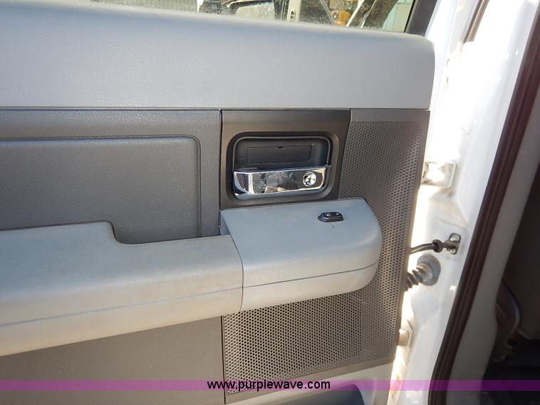 image for item I5251 2006 Ford F150 XLT SuperCrew pickup truck