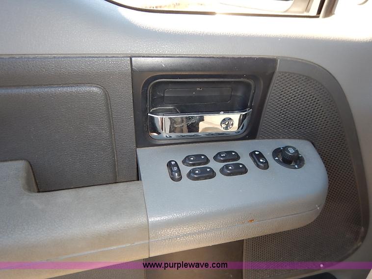 image for item I5251 2006 Ford F150 XLT SuperCrew pickup truck