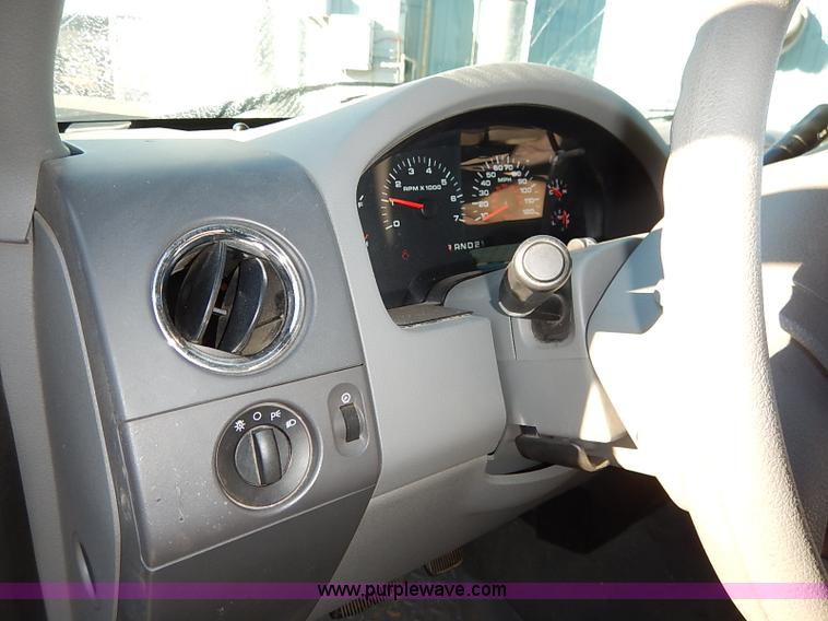 image for item I5251 2006 Ford F150 XLT SuperCrew pickup truck