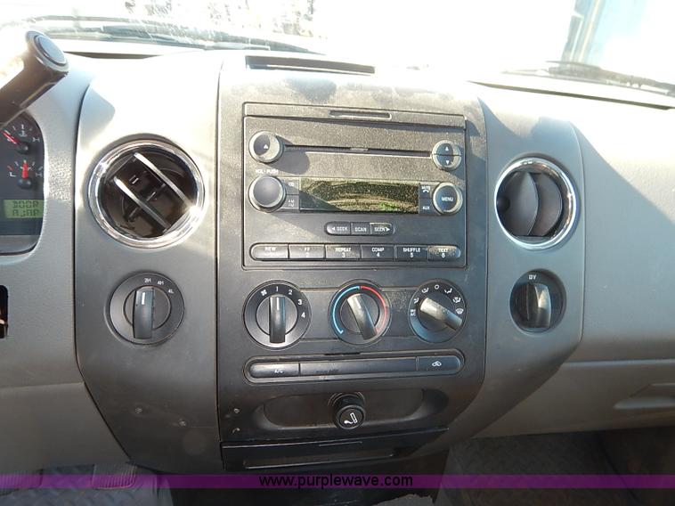 image for item I5251 2006 Ford F150 XLT SuperCrew pickup truck