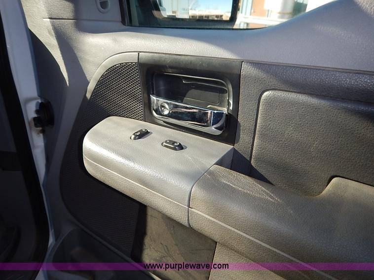 image for item I5251 2006 Ford F150 XLT SuperCrew pickup truck