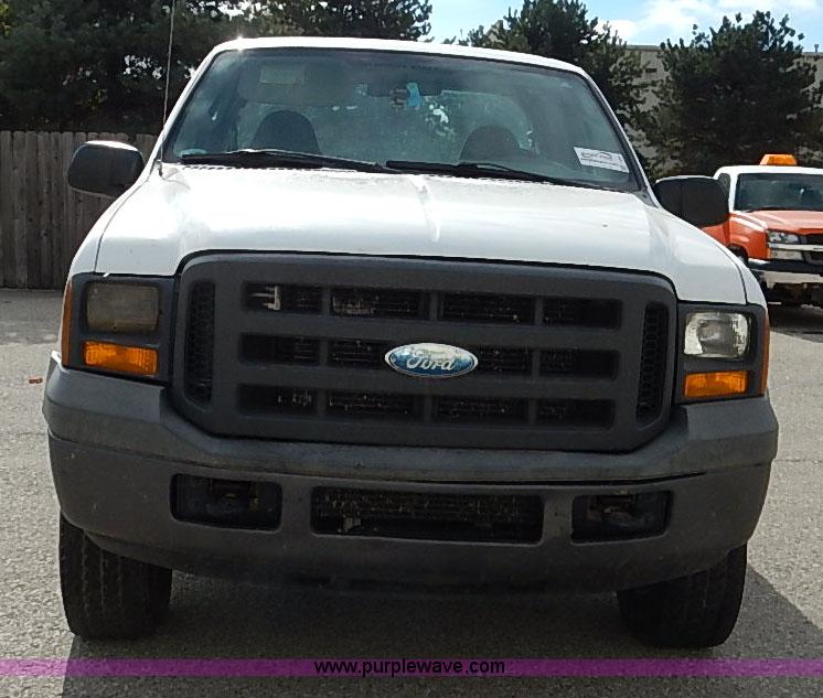 image for item I5269 2005 Ford F250 Super Duty XL SuperCab pickup truck