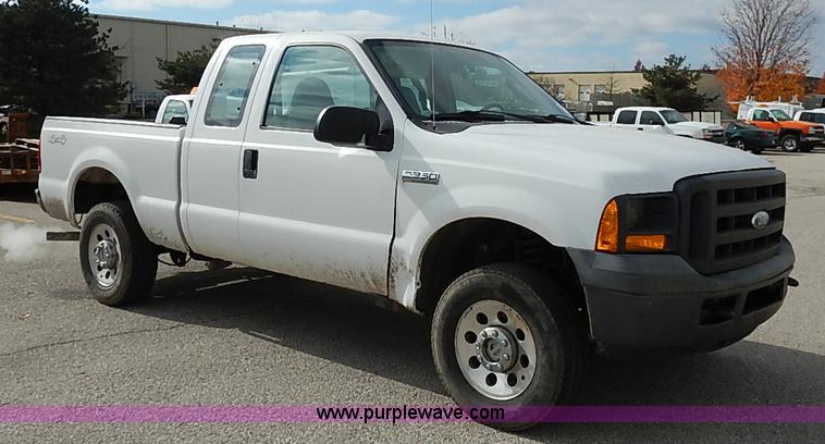 image for item I5269 2005 Ford F250 Super Duty XL SuperCab pickup truck