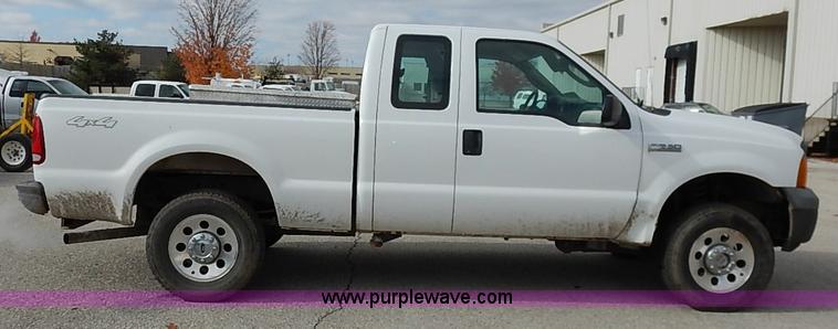 image for item I5269 2005 Ford F250 Super Duty XL SuperCab pickup truck