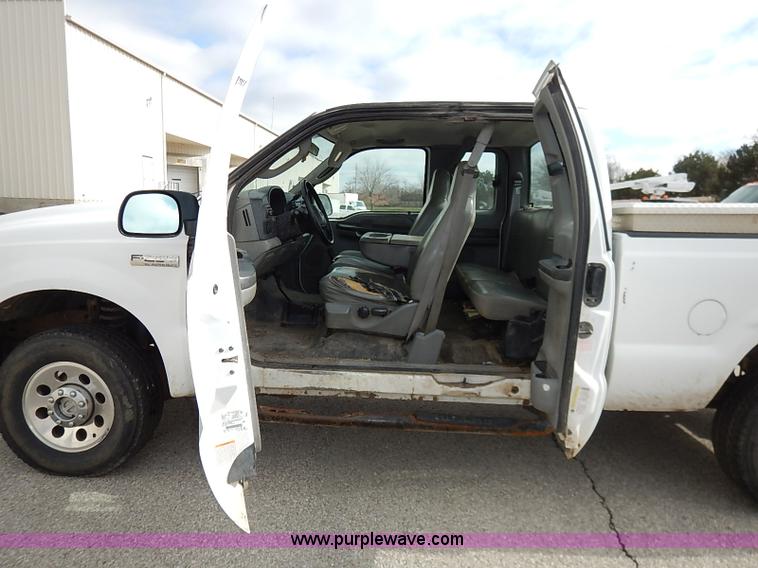 image for item I5269 2005 Ford F250 Super Duty XL SuperCab pickup truck