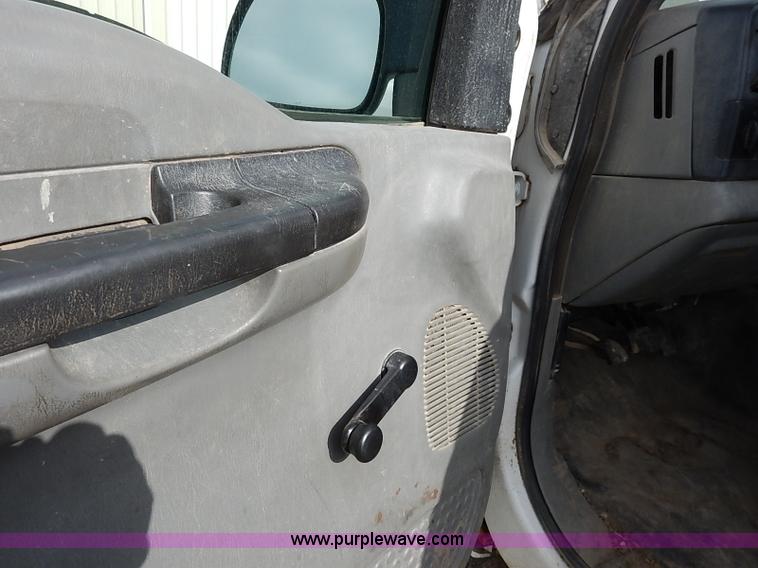 image for item I5269 2005 Ford F250 Super Duty XL SuperCab pickup truck