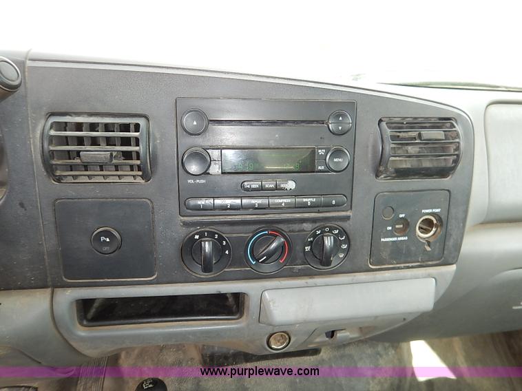 image for item I5269 2005 Ford F250 Super Duty XL SuperCab pickup truck