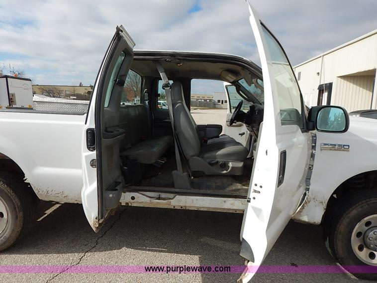 image for item I5269 2005 Ford F250 Super Duty XL SuperCab pickup truck