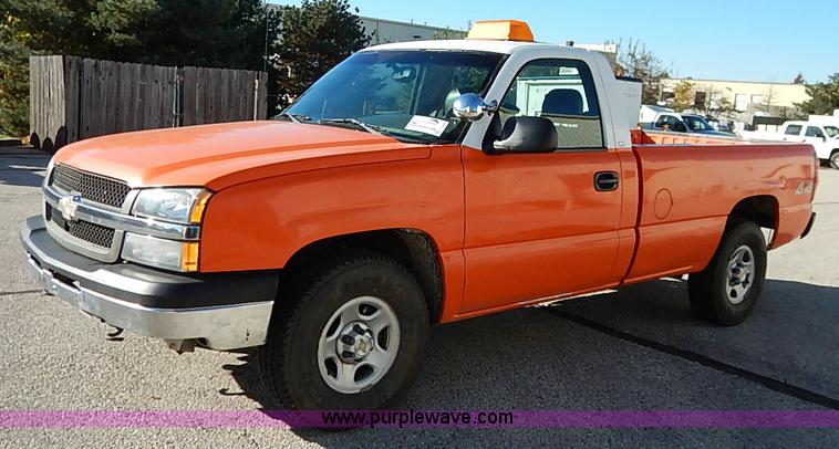 image for item I5306 2003 Chevrolet Silverado 1500 pickup truck