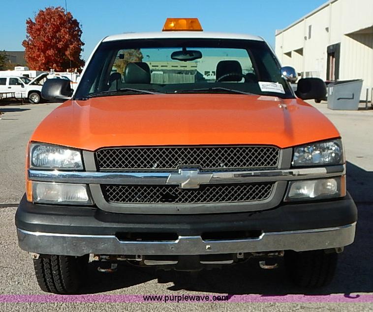 image for item I5306 2003 Chevrolet Silverado 1500 pickup truck