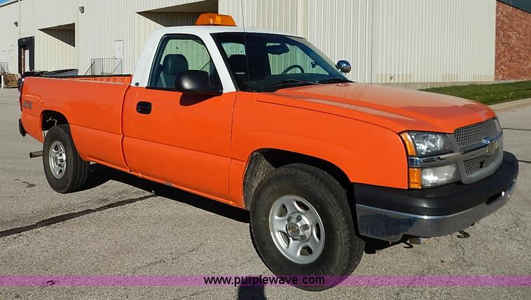 image for item I5306 2003 Chevrolet Silverado 1500 pickup truck