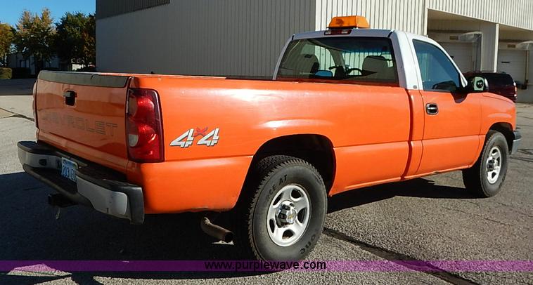 image for item I5306 2003 Chevrolet Silverado 1500 pickup truck