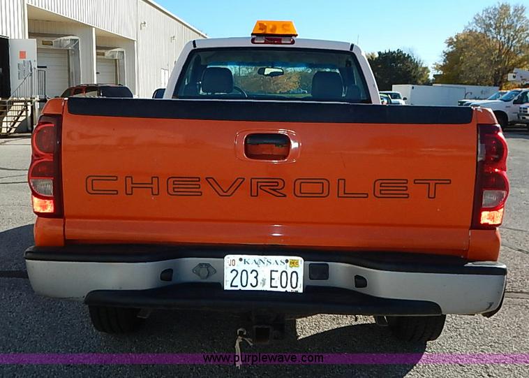 image for item I5306 2003 Chevrolet Silverado 1500 pickup truck