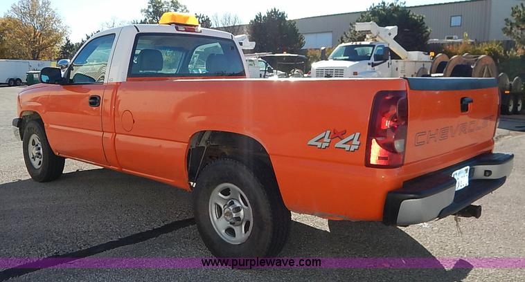 image for item I5306 2003 Chevrolet Silverado 1500 pickup truck