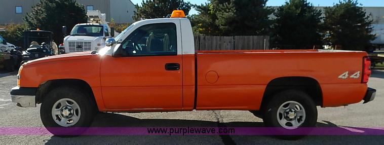 image for item I5306 2003 Chevrolet Silverado 1500 pickup truck