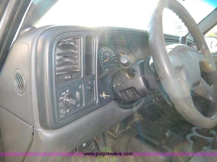 image for item I5306 2003 Chevrolet Silverado 1500 pickup truck