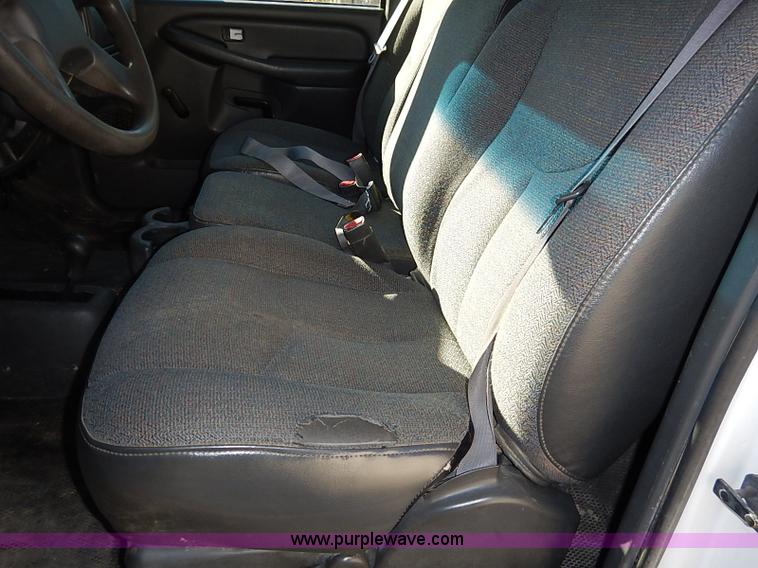 image for item I5306 2003 Chevrolet Silverado 1500 pickup truck