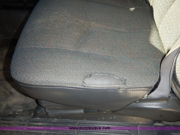 image for item I5306 2003 Chevrolet Silverado 1500 pickup truck