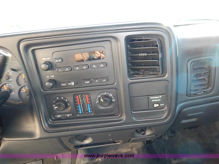 image for item I5306 2003 Chevrolet Silverado 1500 pickup truck