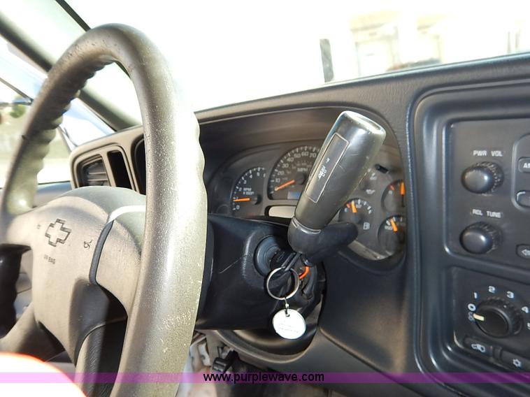 image for item I5306 2003 Chevrolet Silverado 1500 pickup truck