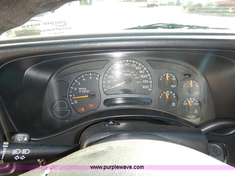 image for item I5306 2003 Chevrolet Silverado 1500 pickup truck