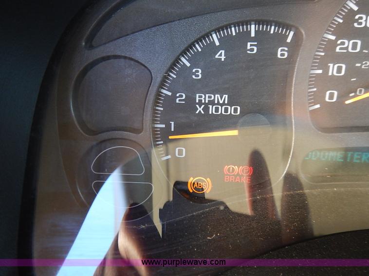 image for item I5306 2003 Chevrolet Silverado 1500 pickup truck