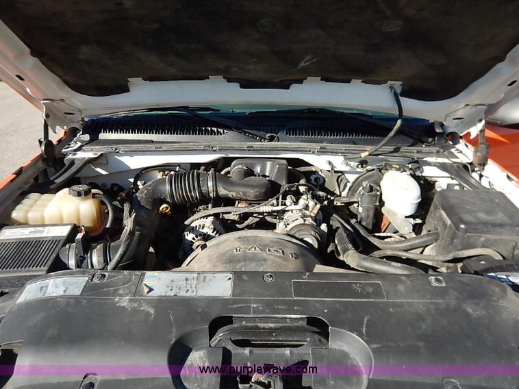 image for item I5306 2003 Chevrolet Silverado 1500 pickup truck