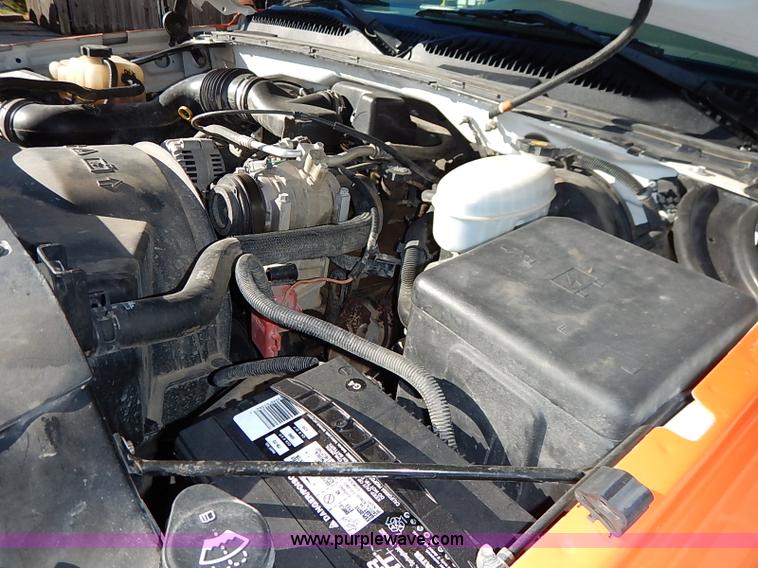 image for item I5306 2003 Chevrolet Silverado 1500 pickup truck