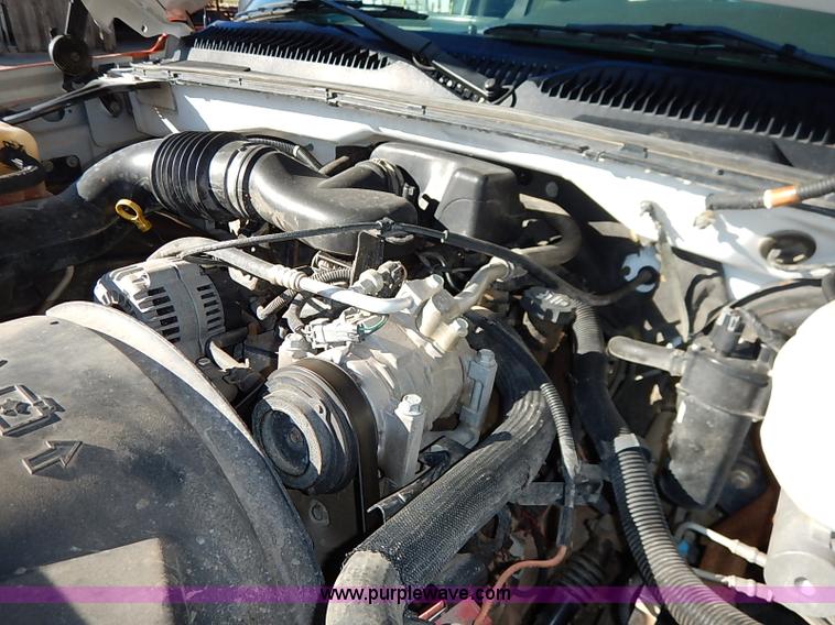 image for item I5306 2003 Chevrolet Silverado 1500 pickup truck