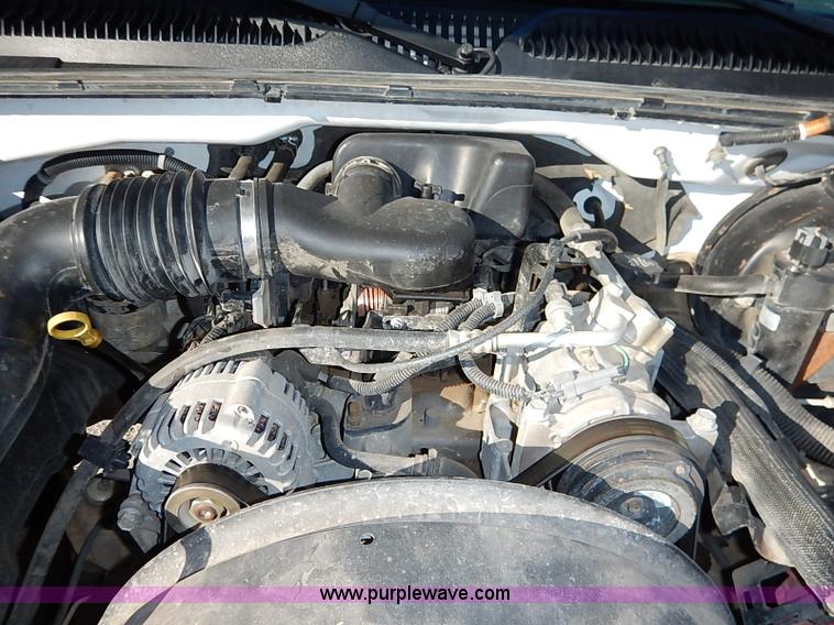 image for item I5306 2003 Chevrolet Silverado 1500 pickup truck