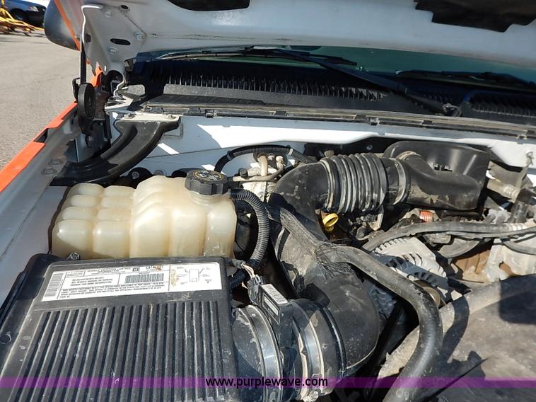 image for item I5306 2003 Chevrolet Silverado 1500 pickup truck