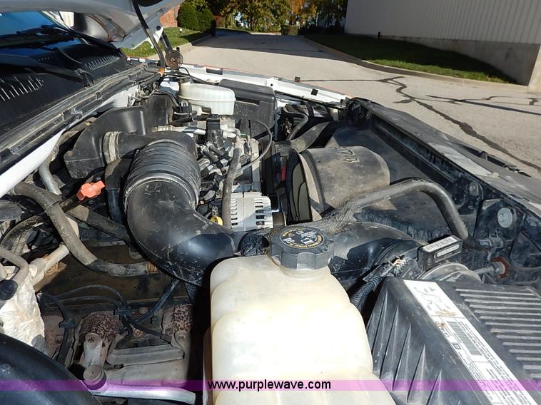 image for item I5306 2003 Chevrolet Silverado 1500 pickup truck