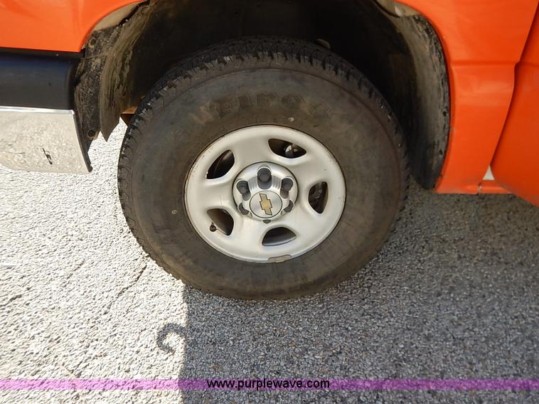 image for item I5306 2003 Chevrolet Silverado 1500 pickup truck