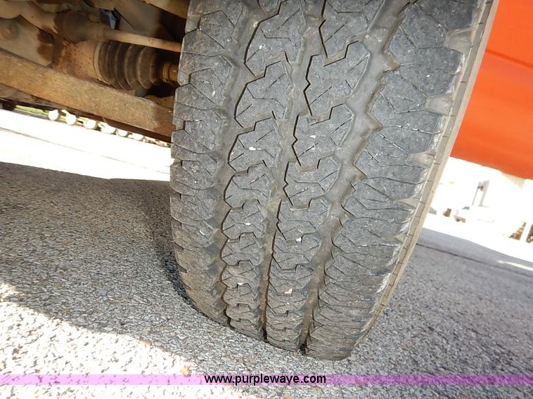 image for item I5306 2003 Chevrolet Silverado 1500 pickup truck