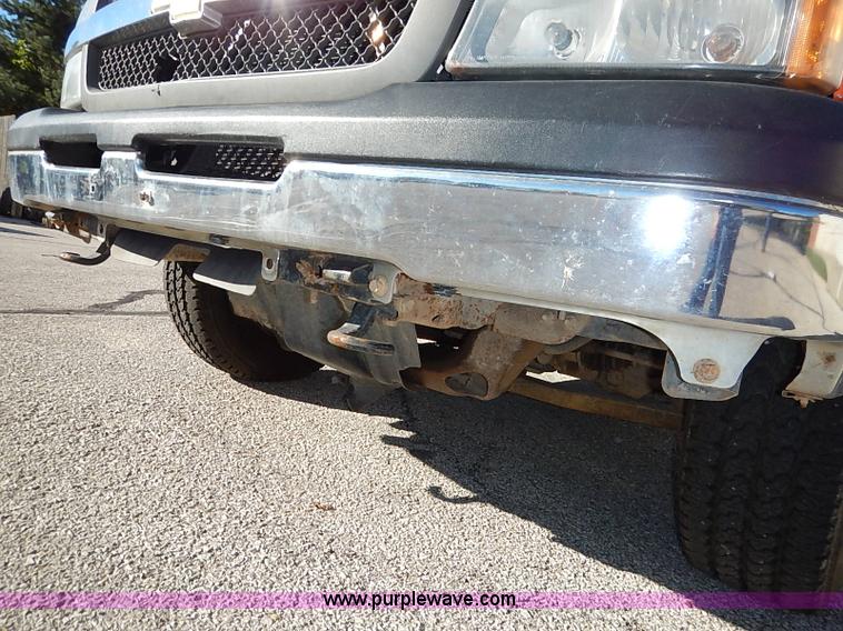 image for item I5306 2003 Chevrolet Silverado 1500 pickup truck
