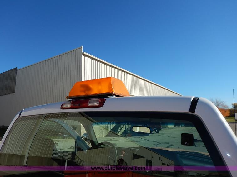 image for item I5306 2003 Chevrolet Silverado 1500 pickup truck