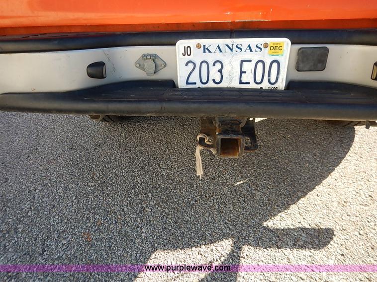 image for item I5306 2003 Chevrolet Silverado 1500 pickup truck