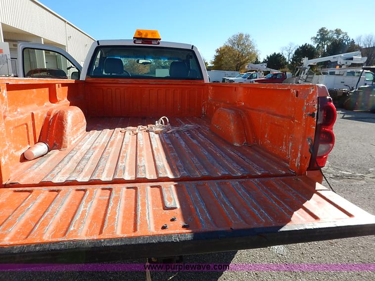 image for item I5306 2003 Chevrolet Silverado 1500 pickup truck