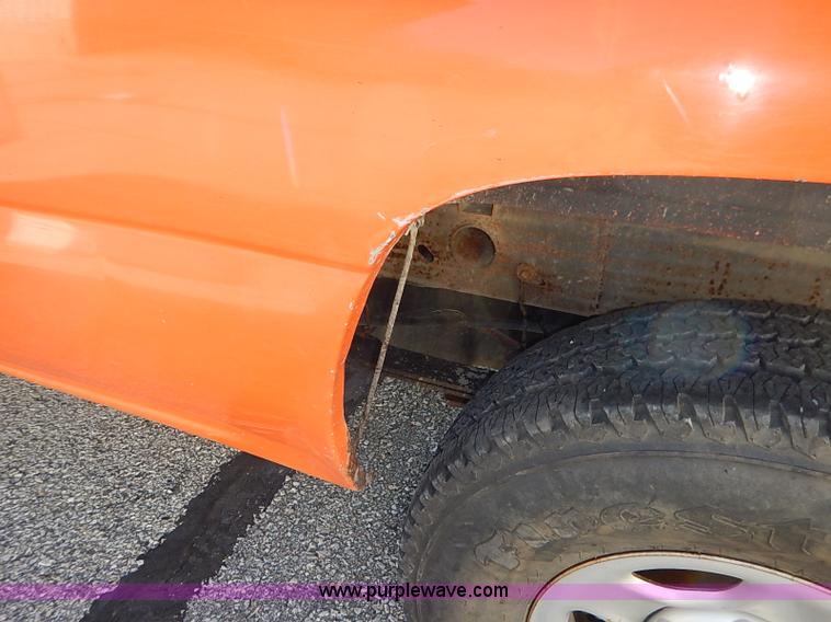 image for item I5306 2003 Chevrolet Silverado 1500 pickup truck