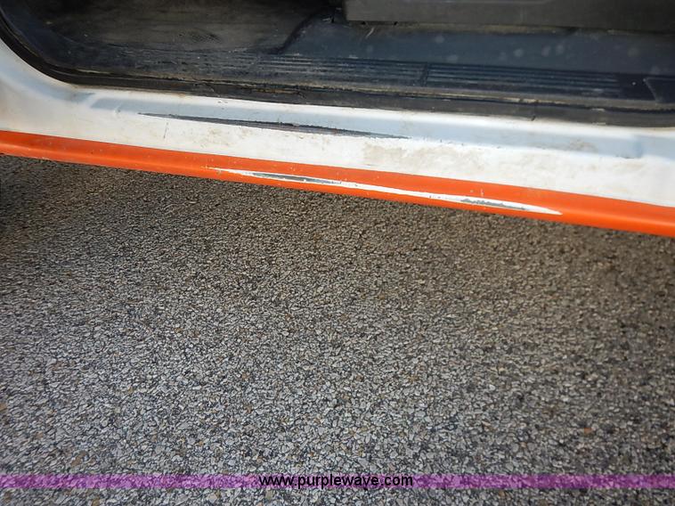 image for item I5306 2003 Chevrolet Silverado 1500 pickup truck