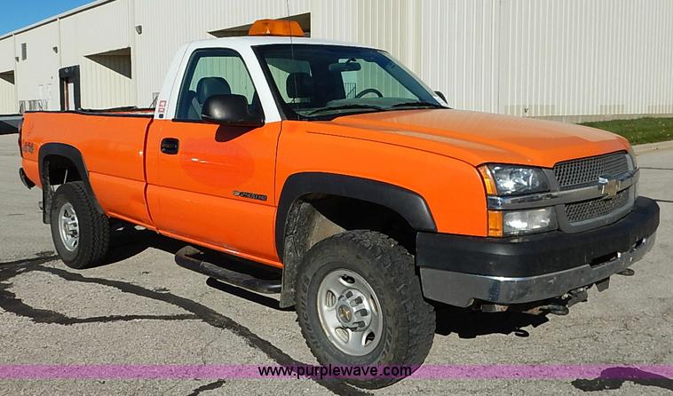 image for item I5308 2004 Chevrolet Silverado 2500HD pickup truck