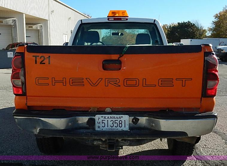 image for item I5308 2004 Chevrolet Silverado 2500HD pickup truck